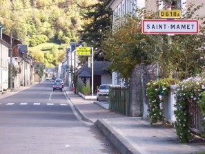 Photo de l'entrée du village de Saint Mamet 